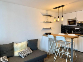 Studio rénové avec balcon, au pied des pistes, proche commerces et écoles de ski - FR-1-502-435